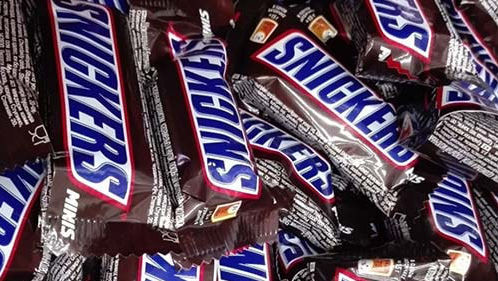 O reclamă la un baton Snickers i-a scos din minți pe chinezi