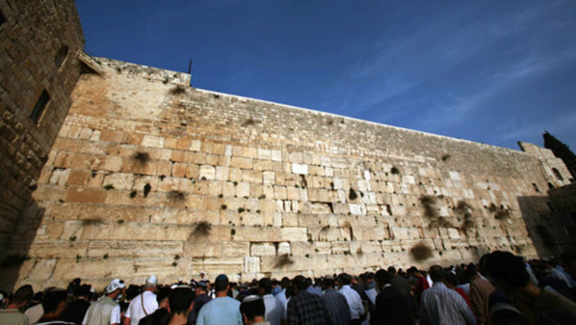 Zidul Plângerii, cel mai important monument al Iudaismului, renovat