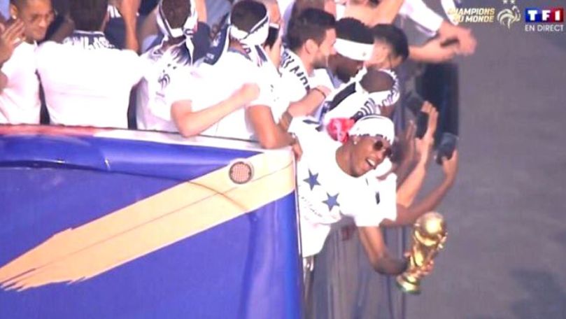 Un fotbalist francez era să scape trofeul Cupei Mondiale de Fotbal