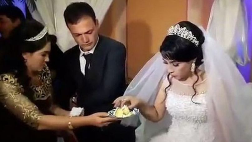 O mireasă, filmată cum e pălmuită la nuntă de proaspătul soț
