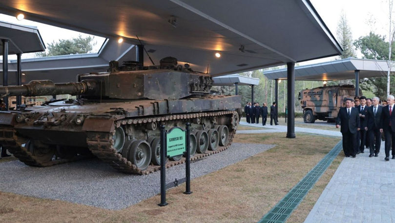 Ким Чен Ын показал в Пхеньяне захваченный Leopard и другую западную технику.