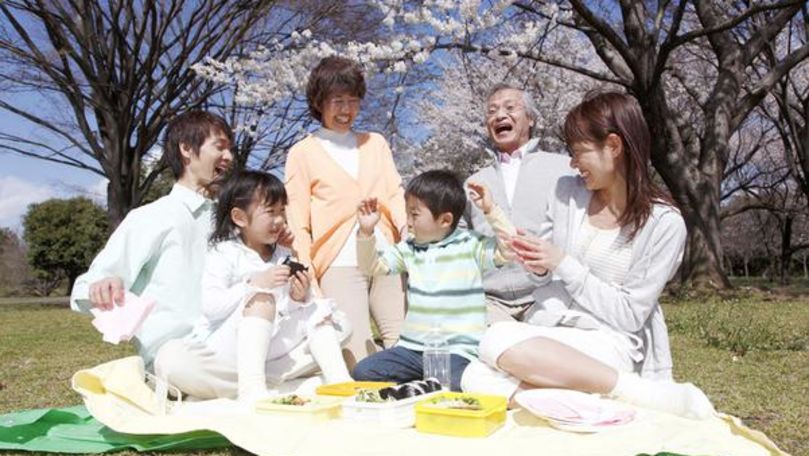 Japonezii închiriază rude pentru evenimente. Cât îi costă serviciul