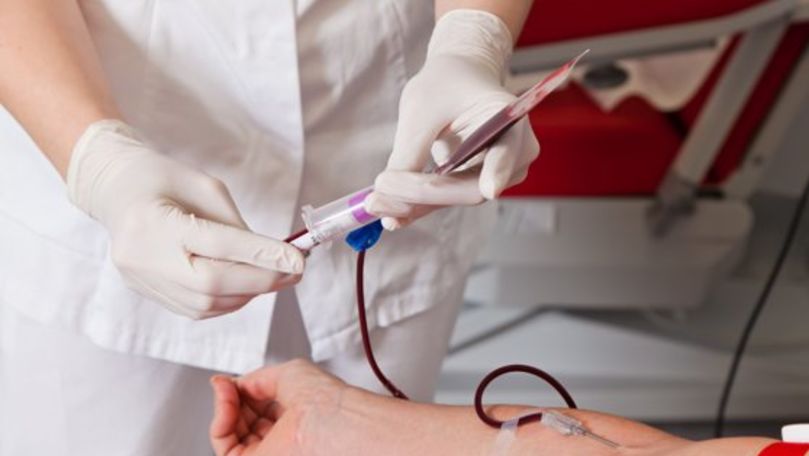 Donarea de sânge, oprită de fake news: Sângele vaccinaţilor coagulează