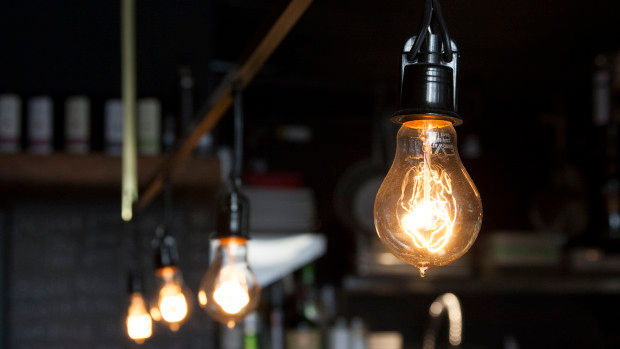 Tariful la energia electrică ar putea să scadă cu doar 5-10%