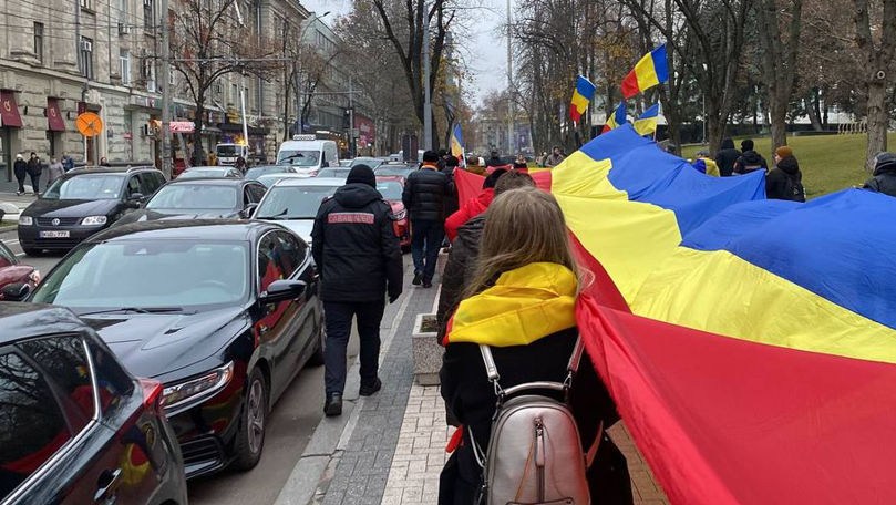 Marș cu un tricolor uriaș, organizat pe străzile Capitalei