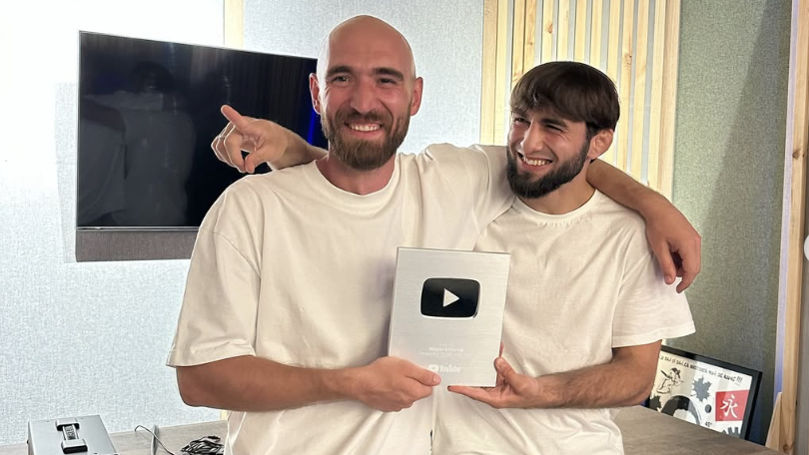 Rapperii Magnat și Feoctist au primit primul buton YouTube de argint