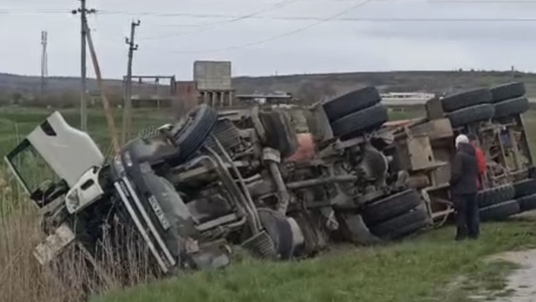 O autocisternă s-a răsturnat lângă Telenești: Un bărbat a fost rănit