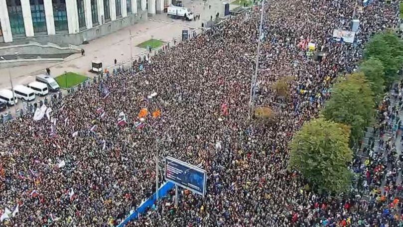 Peste 47.000 de persoane au protestat la Moscova. Sunt noi rețineri