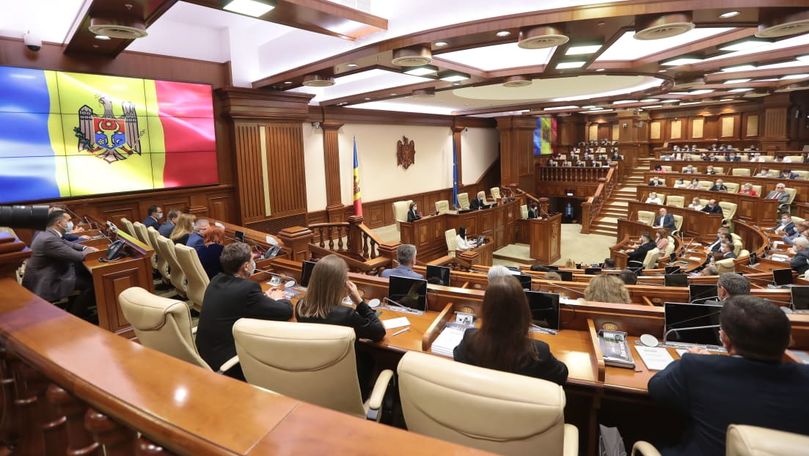 Prima ședință a noului Parlament: 91 de deputați, prezenți în sală