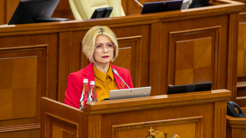 Deputat BCS: Cerem ca elevii să primească 3.000 de lei în loc de 1.000