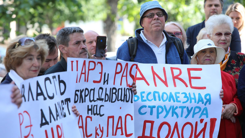 Comuniștii și Partidul Șor au protestat la ANRE contra scumpirilor