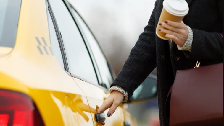 Sectorul de taxi: Și statul, și pasagerii sunt în pierdere