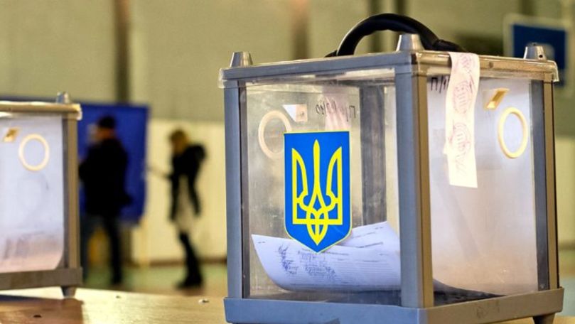 Ucrainenii riscă pușcărie dacă vor fotografia în cabina de vot