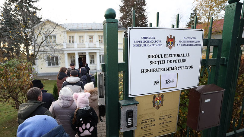 Moldovenii din Rusia ar putea fi transportați la Minsk pentru a vota