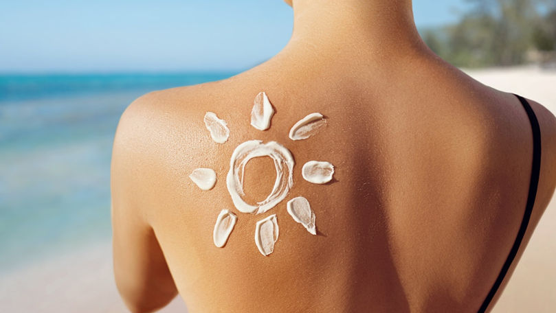 Te mai poți bronza cu SPF 50? Ce trebuie să știi pentru un bronz sănătos