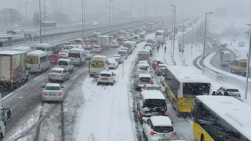 Orașul Istanbul, acoperit cu zăpadă: Mai multe zboruri au fost anulate
