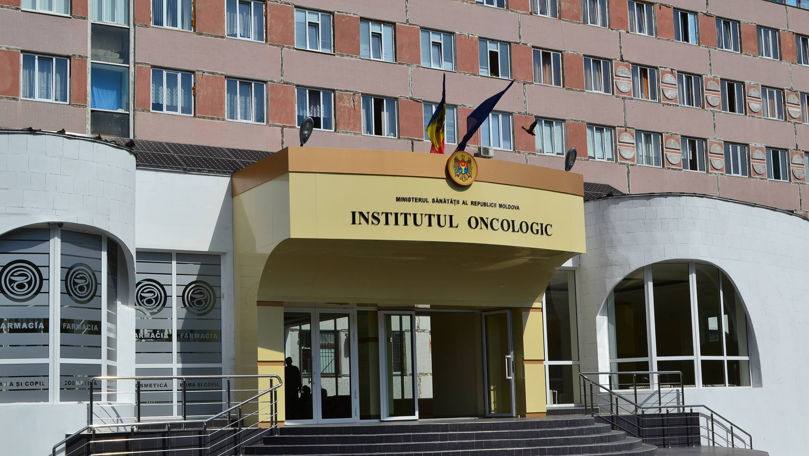 Tot mai mulți moldoveni diagnosticați cu cancer vin la Oncologie