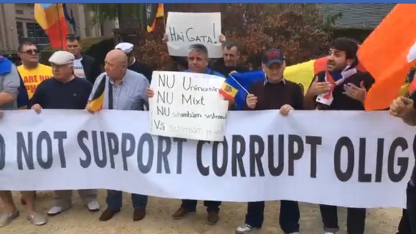 Cum au protestat diaspora moldovenească din Paris și Bruxelles