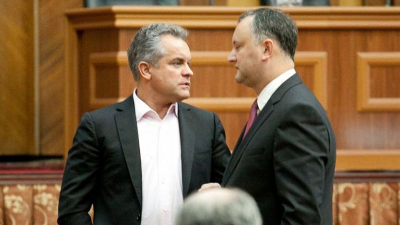 Usatîi: Strategia lui Dodon și Plahotniuc e de a evita anticipatele