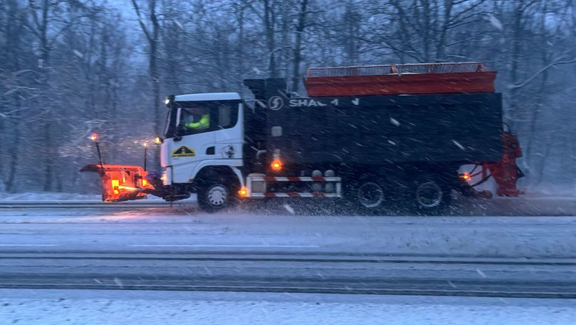 Prima zăpadă din această toamnă: Drumarii acționează în toată țara