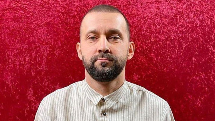 Cтендап-комик Руслан Белый рассказал о переезде в Испанию.