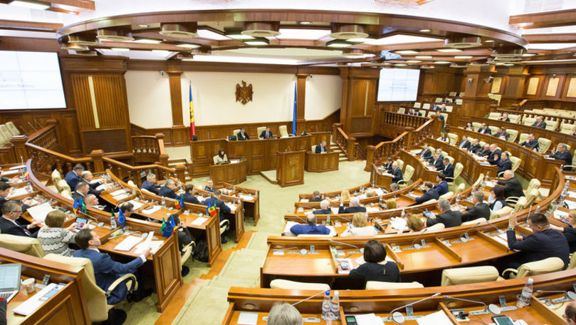 Opoziția cere audieri parlamentare pe tema privatizării Air Moldova