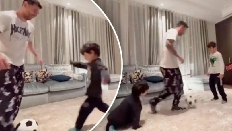 Câştigătorul Balonului de Aur, Lionel Messi, joacă fotbal şi acasă