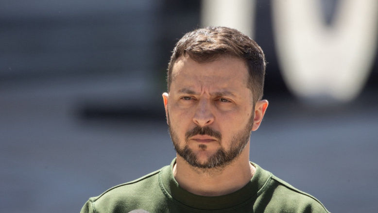 Zelenski: Ucraina a pierdut jumătate din producţia de electricitate
