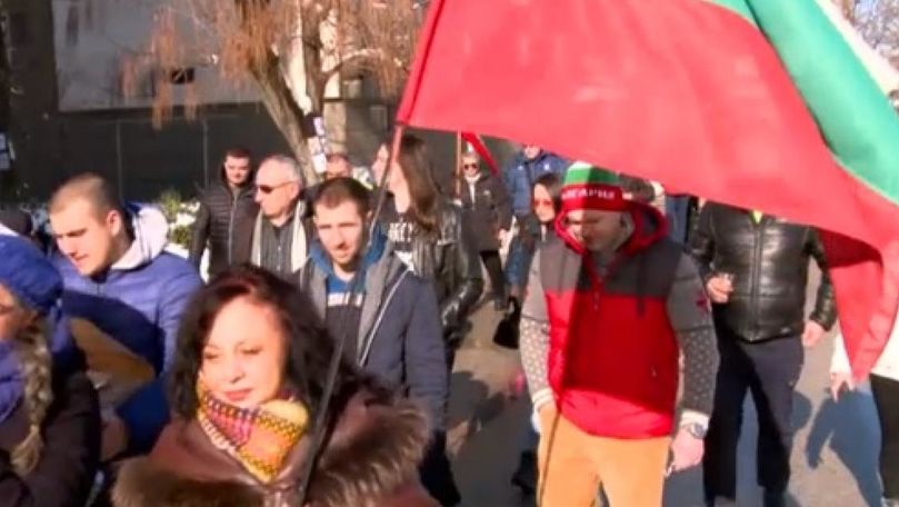 Bulgarii au protestat cu ouă şi roşii pentru a cere autostradă