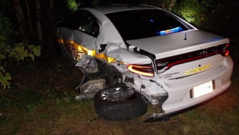 O Tesla pe autopilot a lovit două maşini de poliţie: Ce făcea șoferul