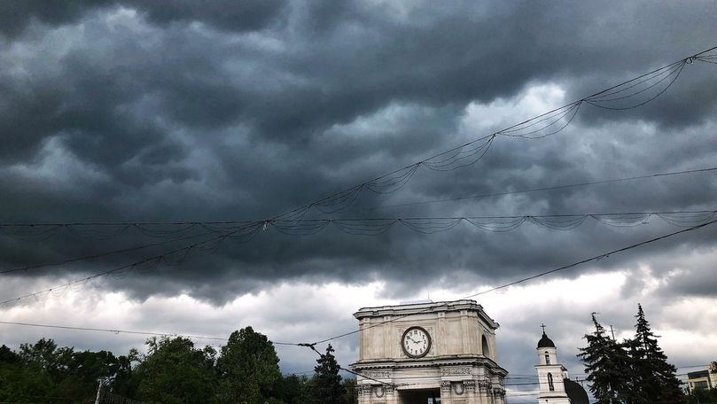 Timelapse spectaculos cu furtuna care a lovit Chișinăul