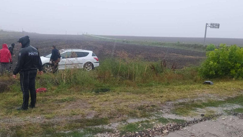 Accident la Sângerei: Un automobil a derapat pe un teren agricol