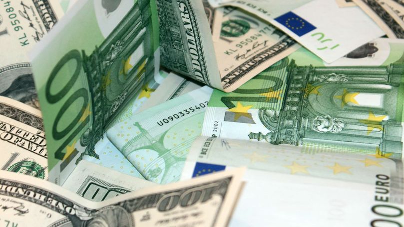 Curs valutar 18 aprilie 2019: Cât valorează un euro și un dolar