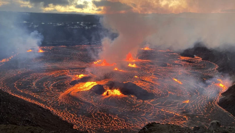 Vulcanul Kilauea a erupt din nou: Lavă proiectată până la 300 de metri
