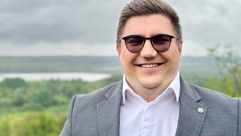 Ce mesaje transmite Daniel Vodă prin acele sale de cravată