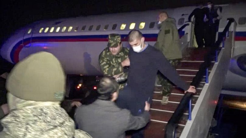 Азербайджан и Армения начали обмен пленными.