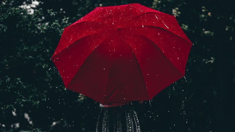 Alertă meteo: Cod Galben de ploi cu fulgere și grindină în R. Moldova