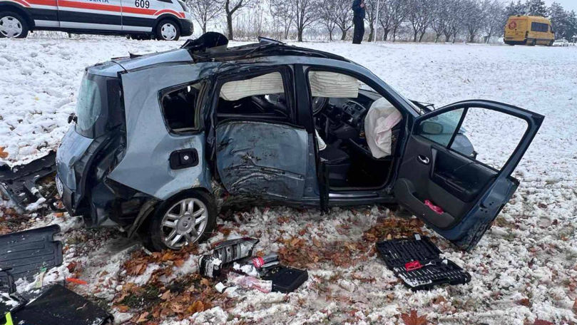 Accident grav la Sângerei: Un automobil a ajuns într-un copac