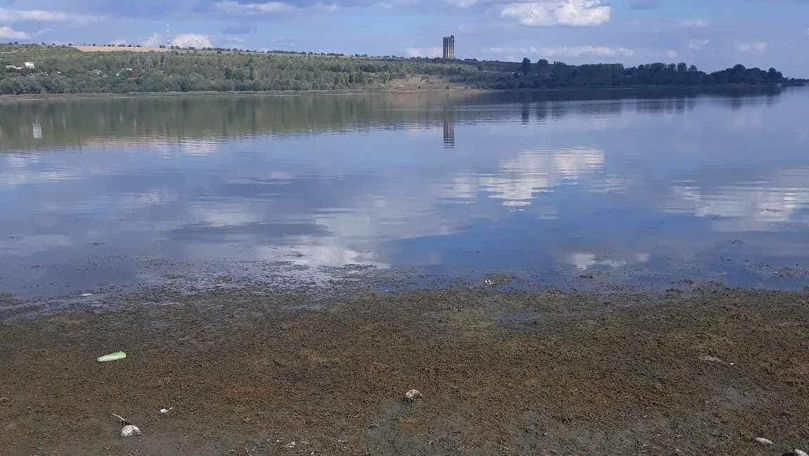 Catastrofă ecologică: Apa din lacul Dănceni a scăzut dramatic