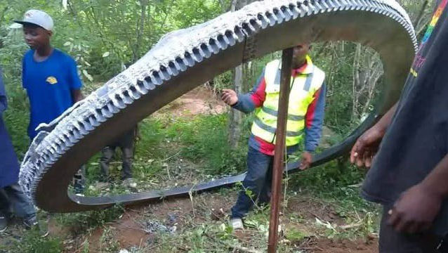 Adevărul despre inelul misterios de 500 kg care a căzut din cer în Kenya