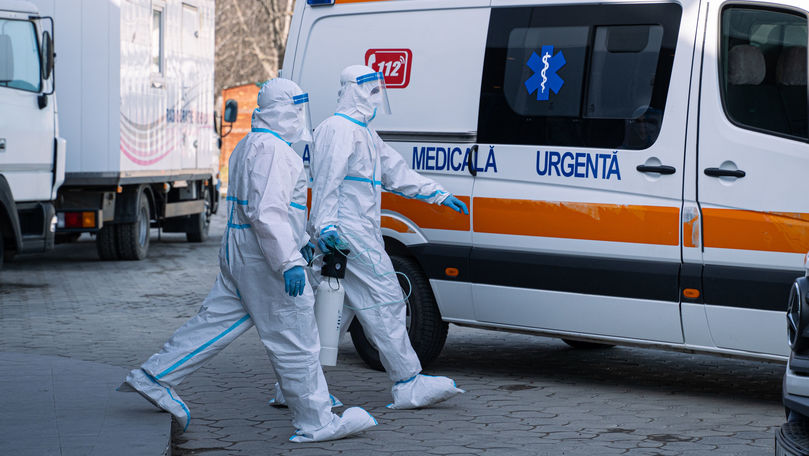 Câți lucrători medicali au fost diagnosticați cu COVID în 24 de ore