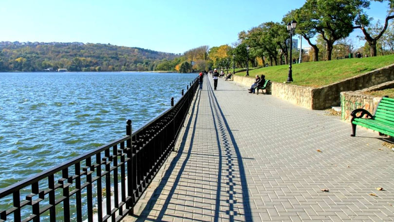 În zona Parcului Valea Morilor din Chișinău ar putea apărea o parcare.