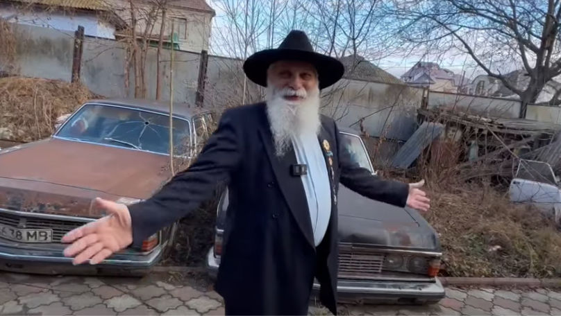 Colecționează mașini și cunoaște 7 limbi: Povestea baronului din Moldova