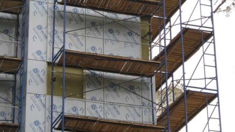 В Кишиневе на стройке с высоты упал рабочий.