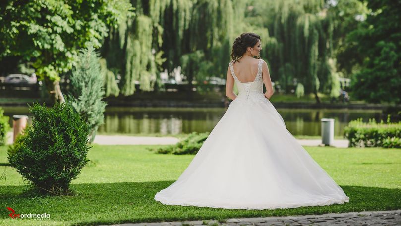 Ameninţarea unei mirese pentru invitaţii care nu achită 3.000 de dolari