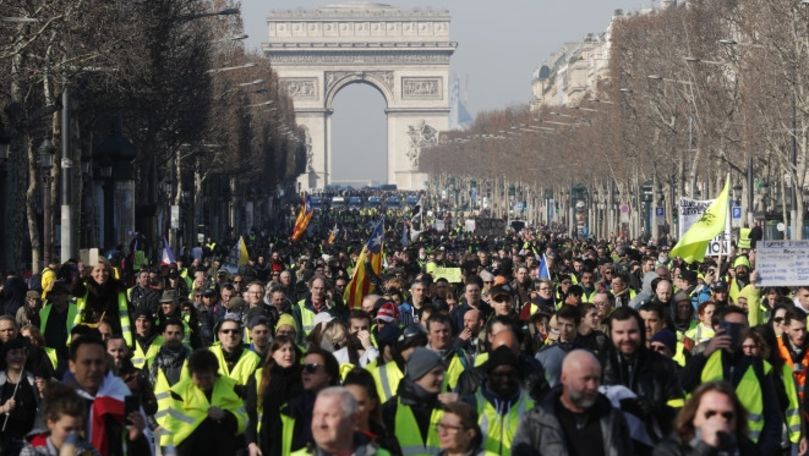 Franța: 41.000 de veste galbene au ieșit din nou în stradă
