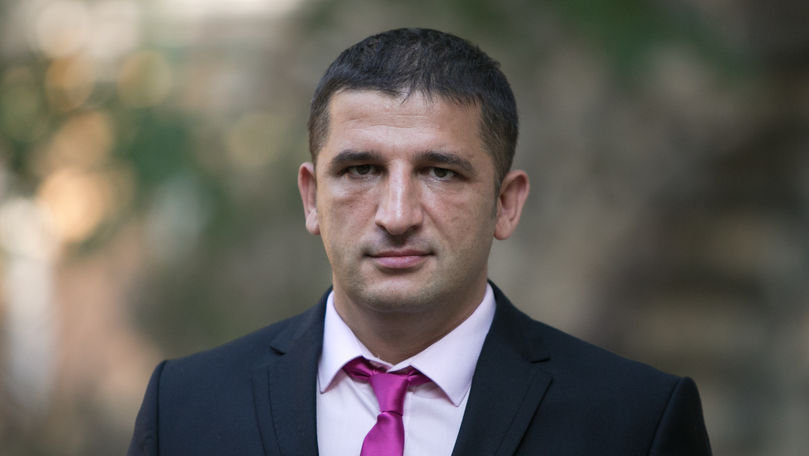 Vlad Țurcanu: Igor Dodon se află între ciocan și nicovală