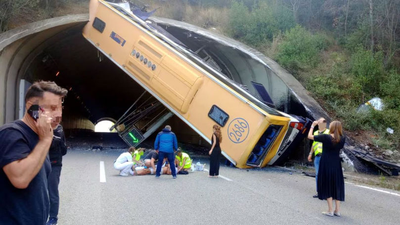 Accident teribil în Spania: Un autocar cu 45 de muncitori s-a răsturnat