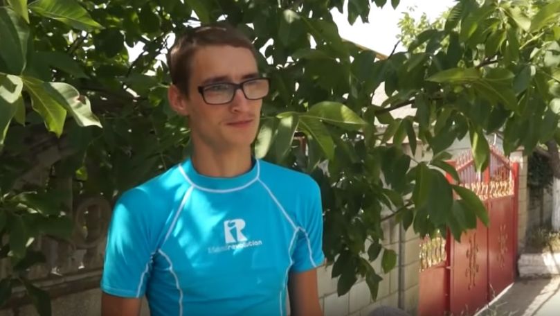 Cum 2 tineri din Căușeni și-au făcut bani pentru balul de absolvire