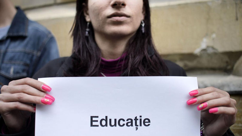 Profesorii vor ieși la proteste pentru a cere salarii mai mari